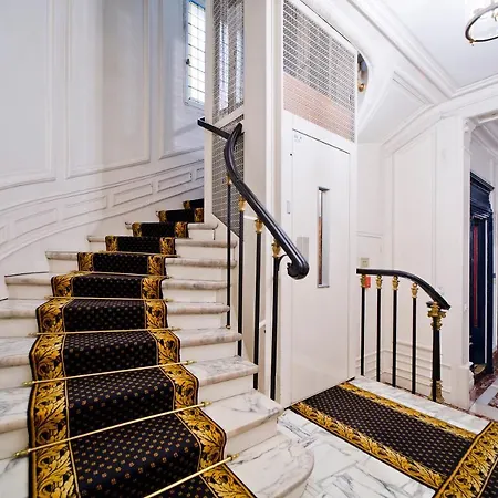 Luxury And Large 2 Bedroom In The Exclusive Golden Triangle