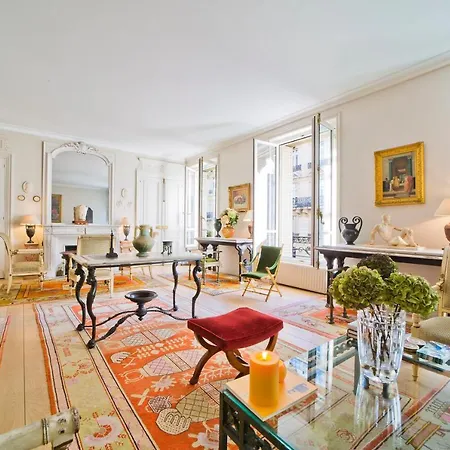 Luxury And Large 2 Bedroom In The Exclusive Golden Triangle